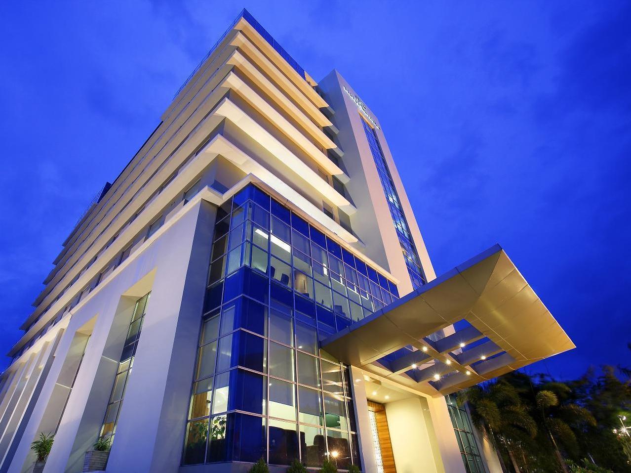 Hotel Santika Makassar Exterior photo